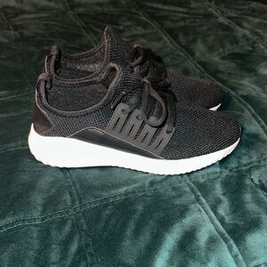 Women’s Black & White Athletic Sneakers